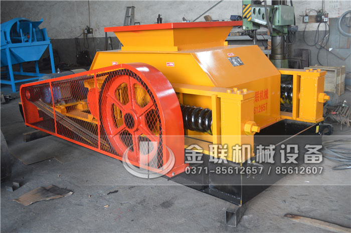 强力破碎机是靠什么工作的,有哪些注意事项?