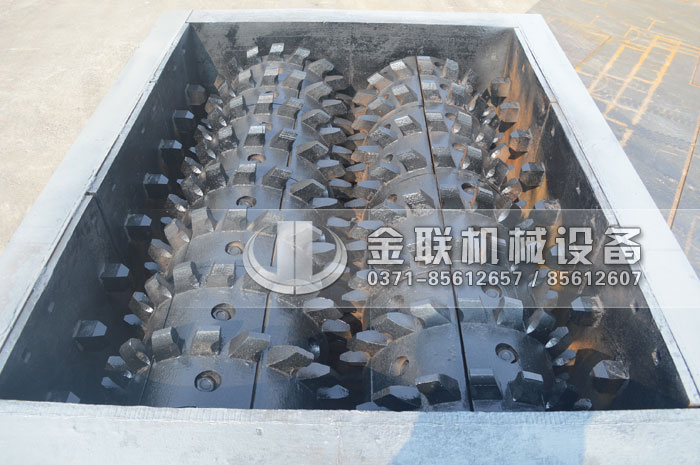 2PLF50/200大型强力分级双齿辊破碎机发货图片_发往山东淄博_破碎煤炭