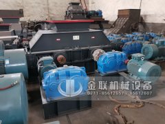 大型双齿辊破碎机 无轴滚筒筛分机发货图片