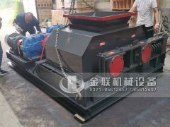 600x750中型破碎设备双齿辊破碎机发往广东